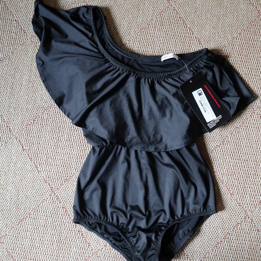 Rebdolls-Ruffle One Shoulder One piece Swimsuit -Black size 1x